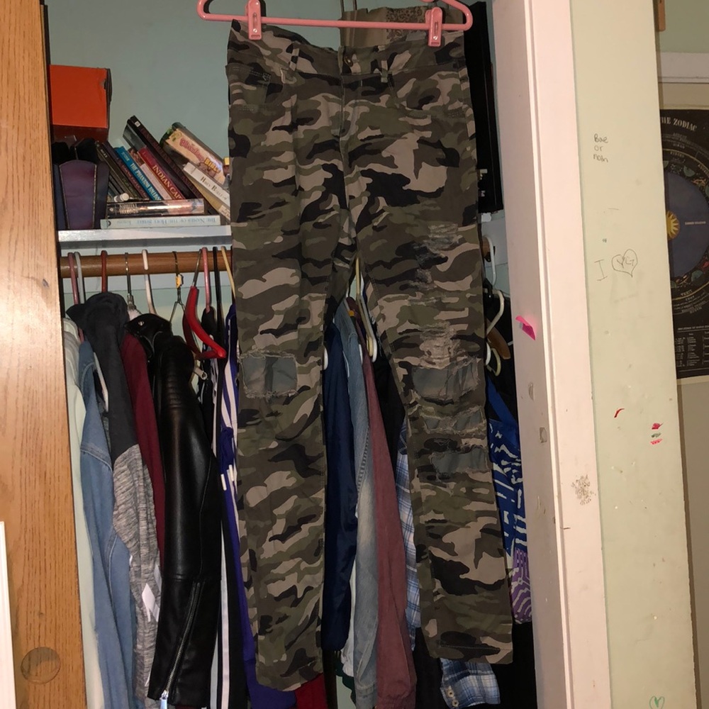 Camo ripped jeans